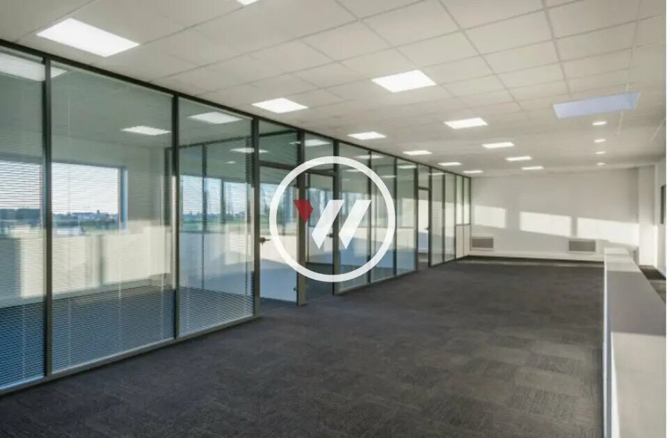 Local d'activités dans Persan à vendre Photo intérieure- Image 1 de 8