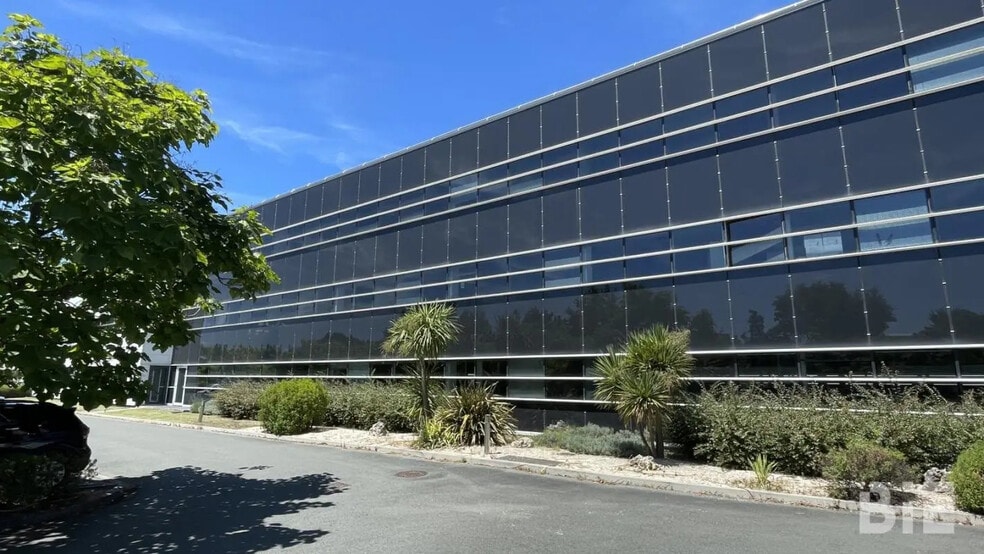 Office in Mérignac for lease - Building Photo - Image 2 of 4