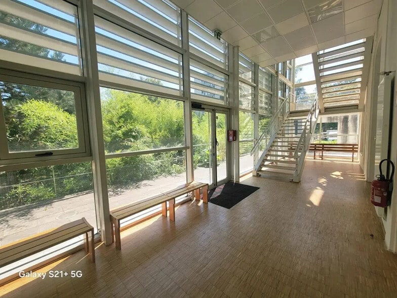 Bureau dans Nogent-sur-Oise à louer - Hall d’entrée - Image 3 de 7