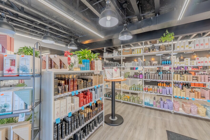 525 Rue Sagard, St-Bruno-de-Montarville, QC for lease - Interior Photo - Image 3 of 19