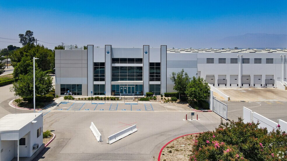 825 E Central Ave, San Bernardino, CA à louer - Photo du bâtiment - Image 3 de 5