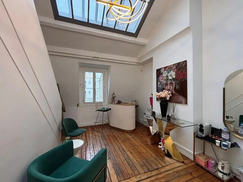 Office in Neuilly-sur-Seine for lease - Interior Photo - Image 3 of 4