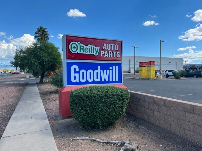 1806-1820 E Irvington Rd, Tucson, AZ for lease - Building Photo - Image 3 of 7