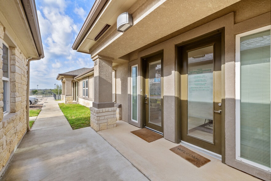 1508 Dessau Ridge Ln, Austin, TX à vendre - Photo du bâtiment - Image 2 de 15