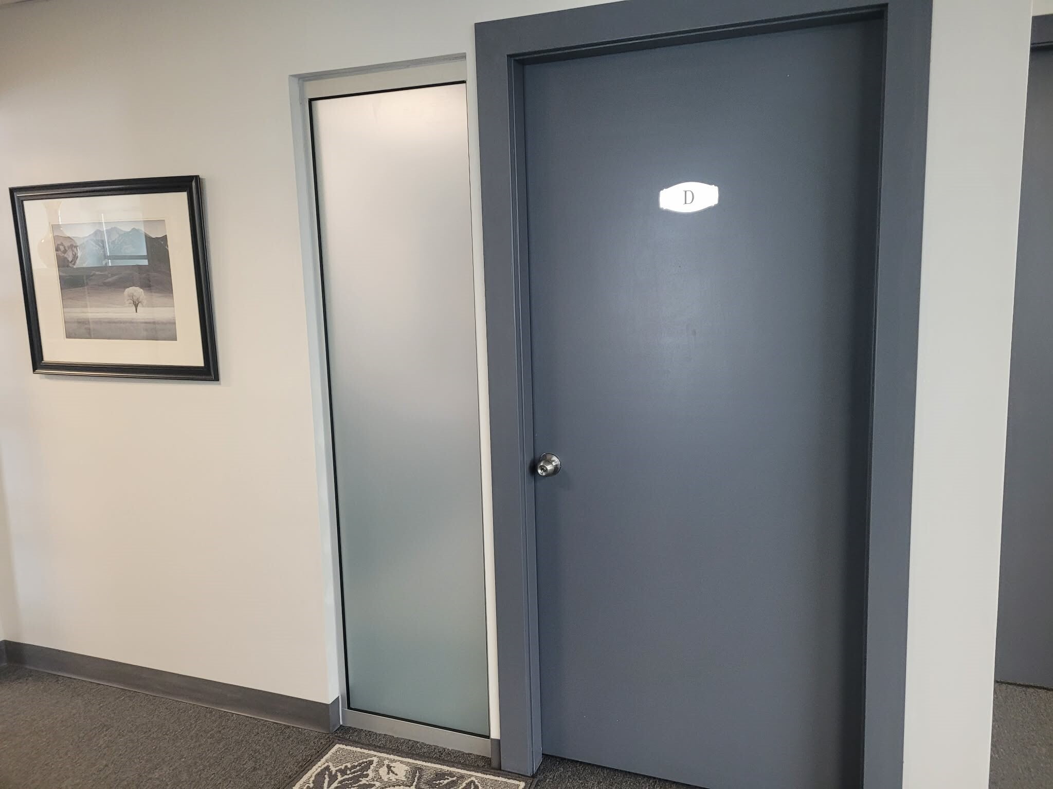 1715 Dickson Av, Kelowna, BC for lease Interior Photo- Image 1 of 2