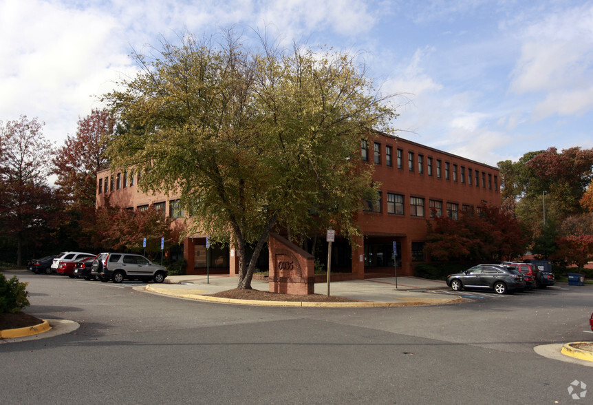 6035 Burke Centre Pky, Burke, VA for lease - Primary Photo - Image 1 of 31