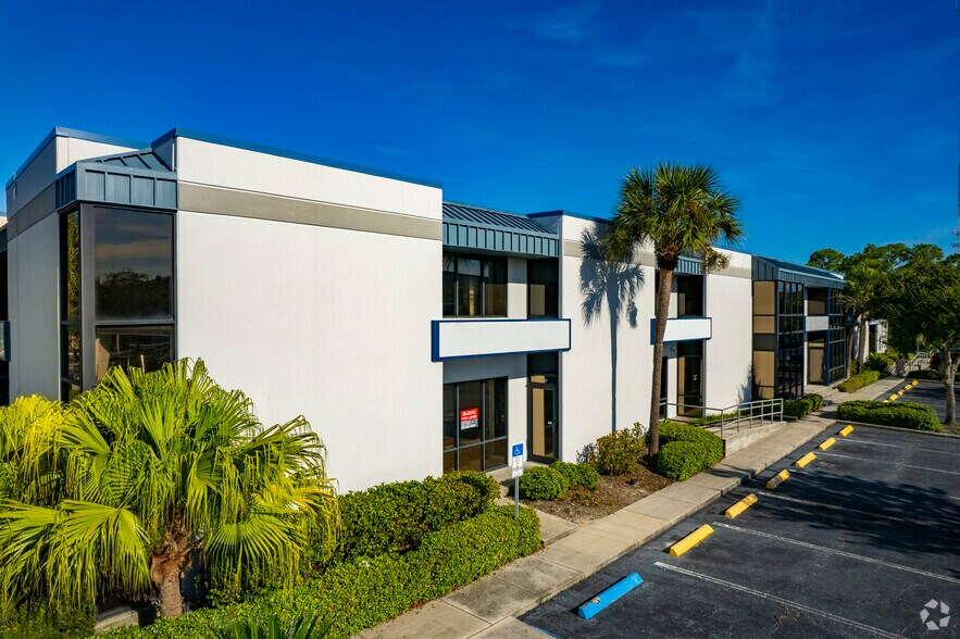 4023 Tampa Rd, Oldsmar, FL à louer - Photo du bâtiment - Image 2 de 25