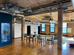 215 W Ontario St, Chicago, IL for lease Building Photo- Image 2 of 8