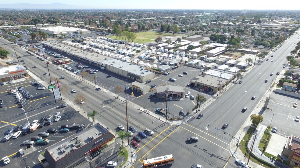 10231-10318 Rosecrans Ave, Bellflower, CA à louer - Photo du bâtiment - Image 2 de 2