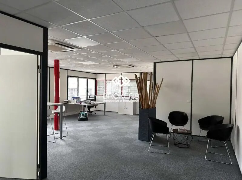 Office in Limas for lease Interior Photo- Image 1 of 8