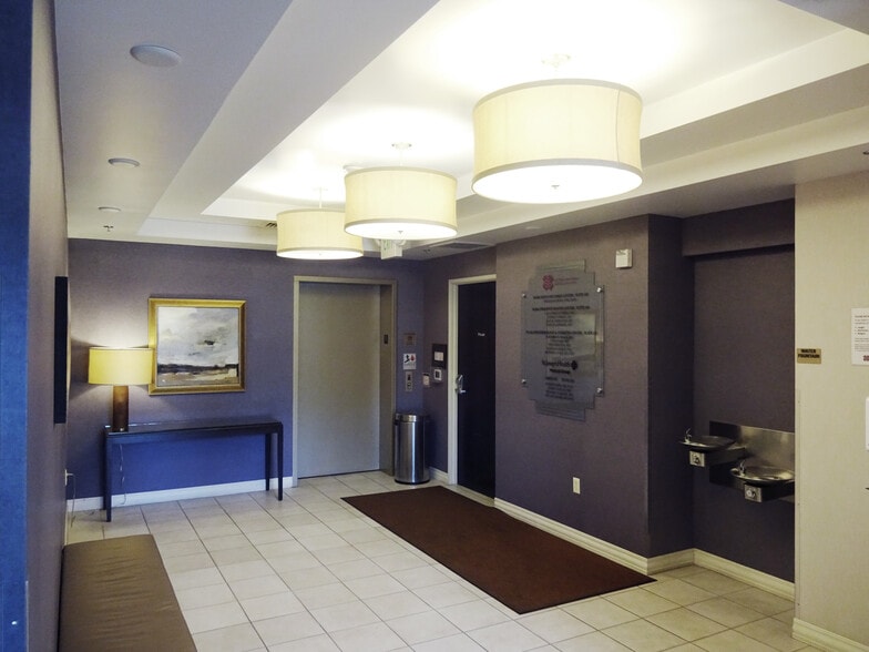 1701 4th St, Santa Rosa, CA à louer - Hall d’entrée - Image 2 de 3