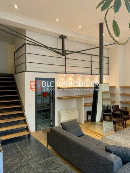 Retail in Marseille for lease - Interior Photo - Image 2 of 3