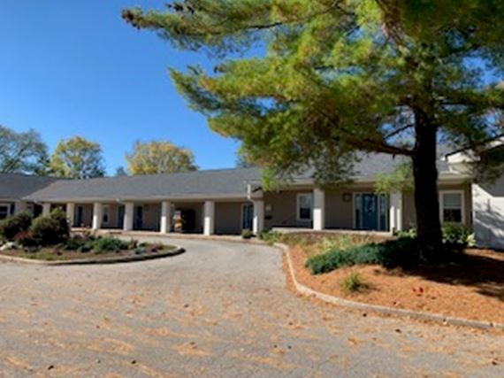 1555 W Oak St, Zionsville, IN à louer - Photo du bâtiment - Image 3 de 8