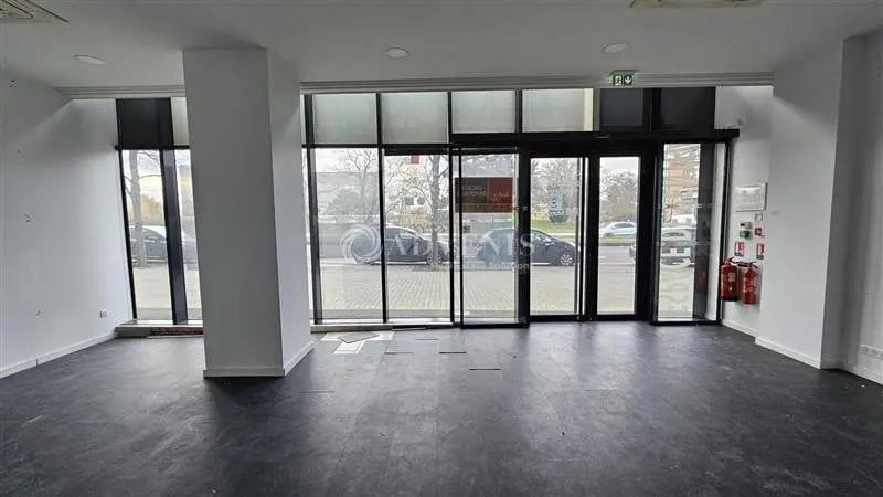 Office in Lille for lease - Interior Photo - Image 2 of 6