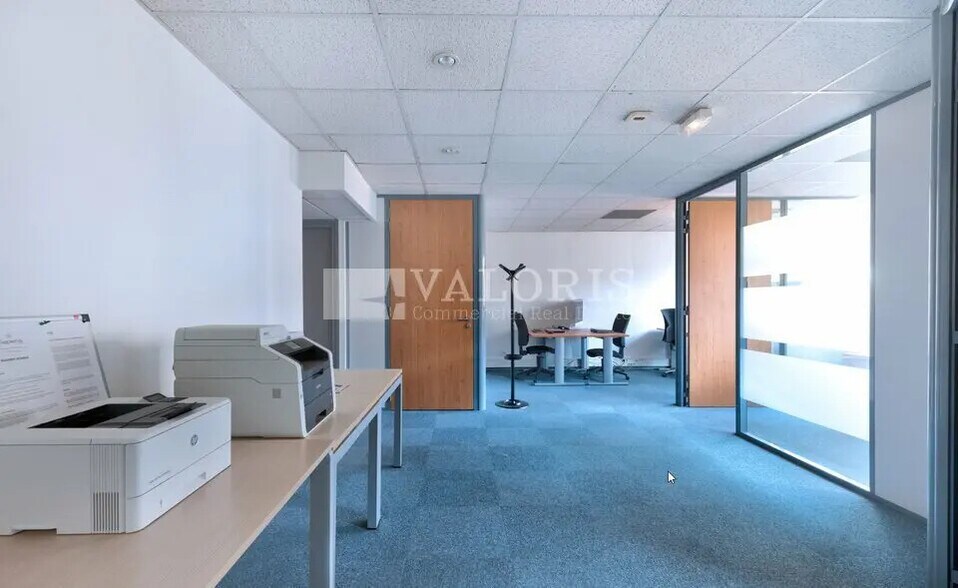 Office in Lyon for sale - Interior Photo - Image 2 of 6