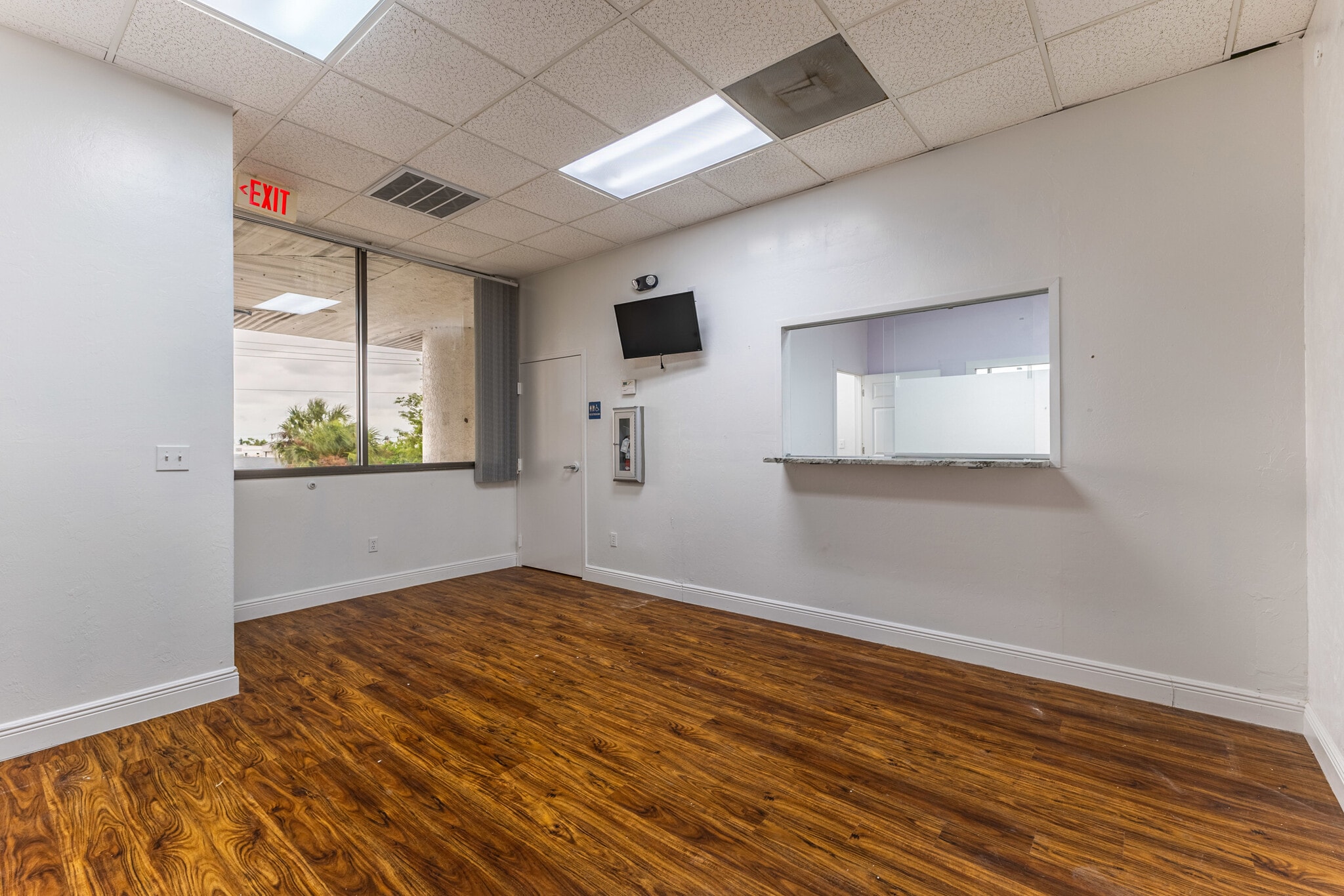 1425 Viscaya Pky, Cape Coral, FL for lease Interior Photo- Image 1 of 12