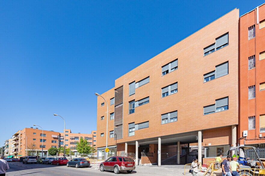 Calle de Joaquín Turina, Madrid, Madrid à vendre - Photo du bâtiment - Image 2 de 4
