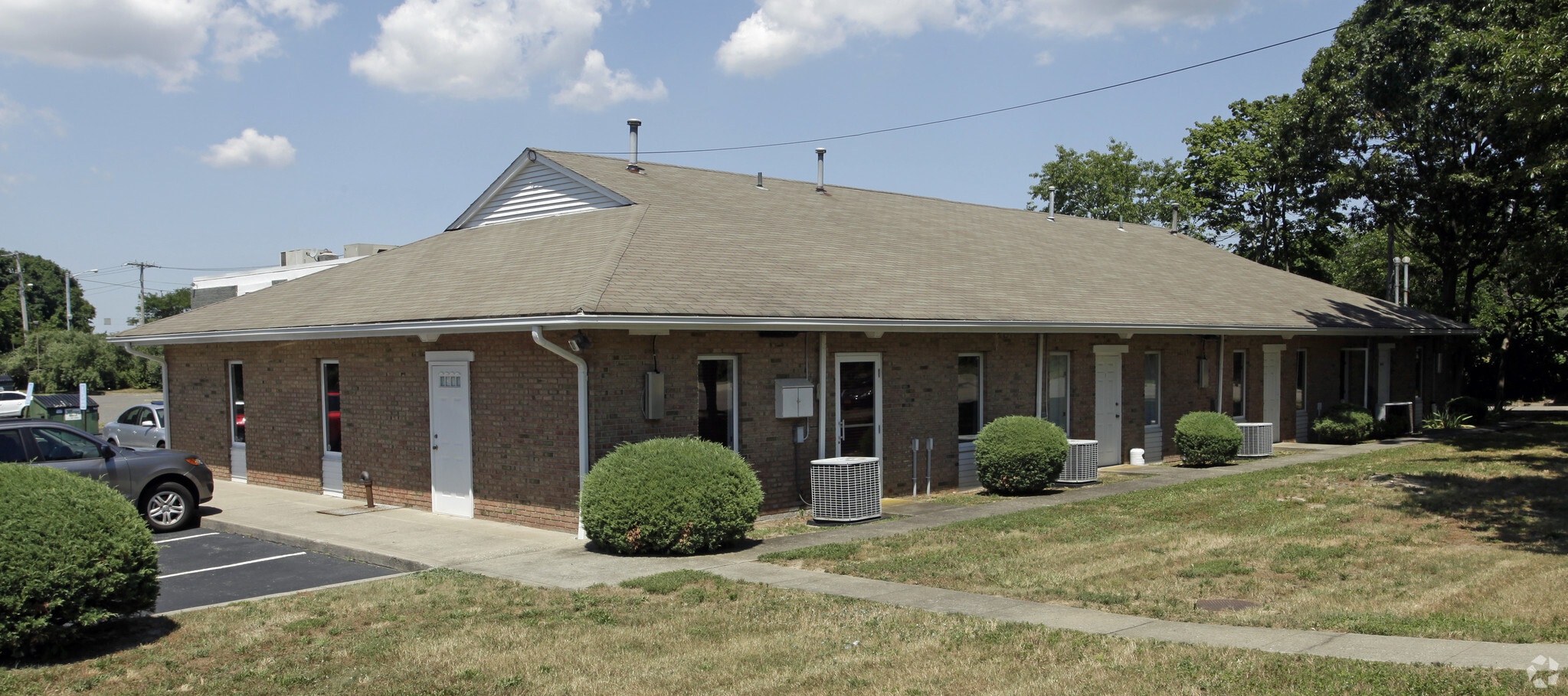 100 Austin Plz, Patchogue, NY for lease Primary Photo- Image 1 of 13