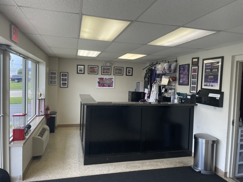 800 W Russell Rd, Sidney, OH for lease - Building Photo - Image 2 of 5