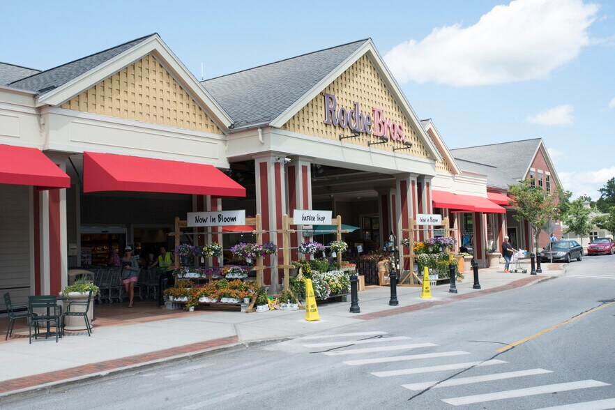 650 Falmouth Rd, Mashpee, MA for lease - Building Photo - Image 1 of 8