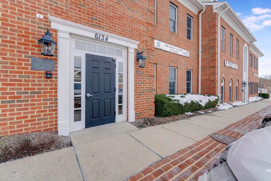 6134-6138 Redwood Square Ctr, Centreville, VA à vendre - Photo du bâtiment - Image 3 de 3
