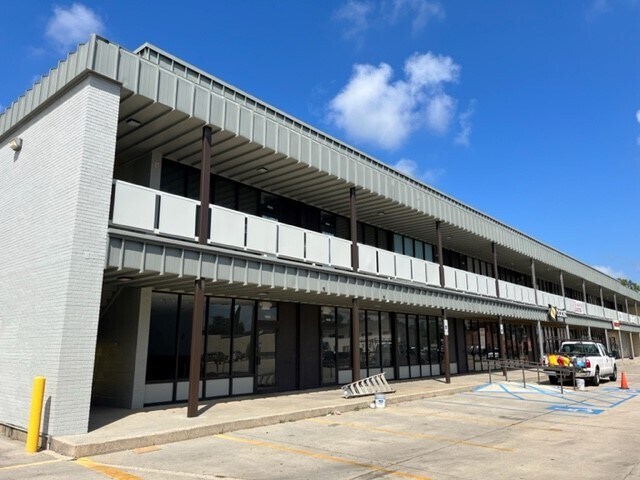 7040-7094 Read Blvd, New Orleans, LA à louer - Photo du bâtiment - Image 2 de 5