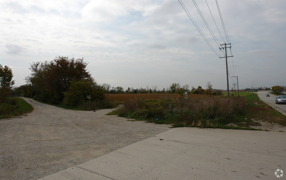 E Boughton Rd, Bolingbrook, IL à vendre - Photo du bâtiment - Image 2 de 2