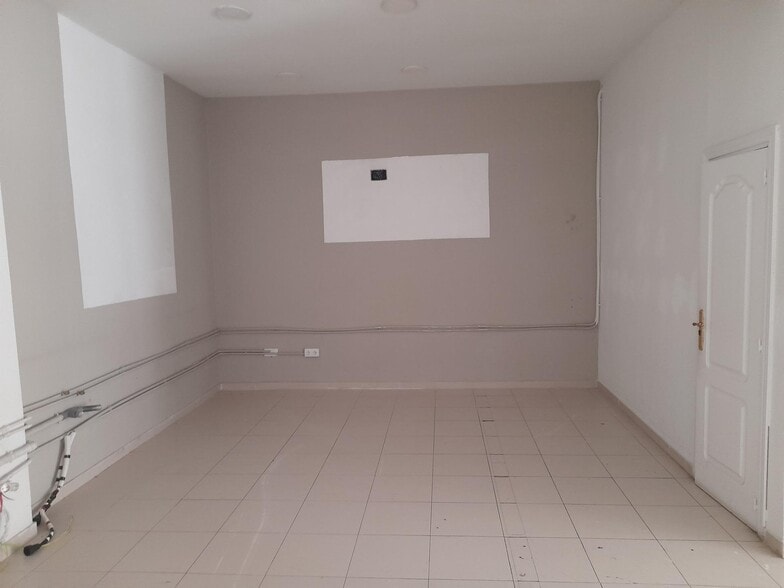 Retail in Cáceres, Cáceres for lease - Building Photo - Image 2 of 7