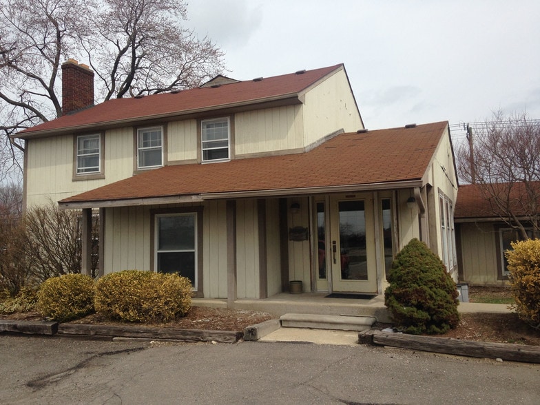 17735 Fort St, Riverview, MI for lease - Building Photo - Image 1 of 4