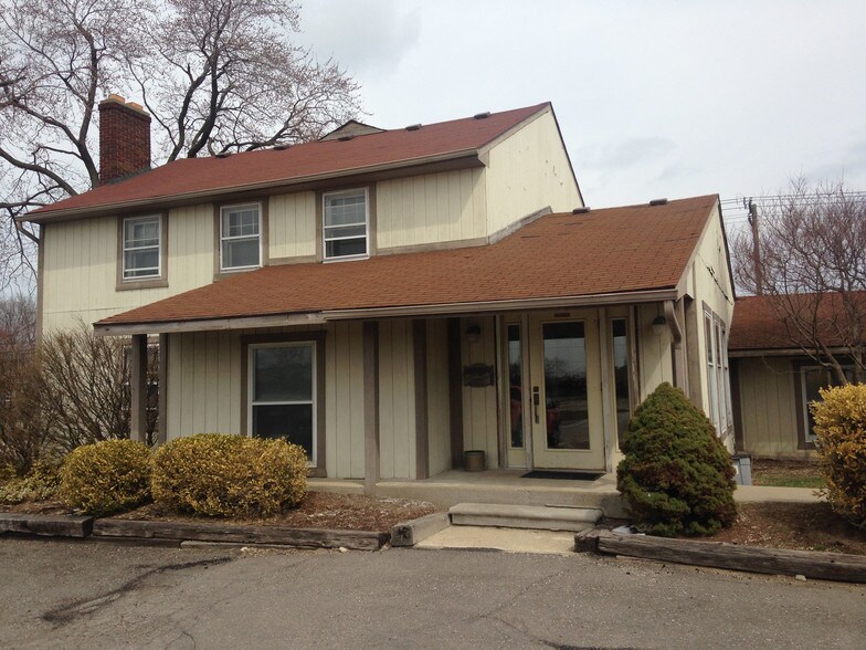 17735 Fort St, Riverview, MI à louer - Photo du bâtiment - Image 1 de 4