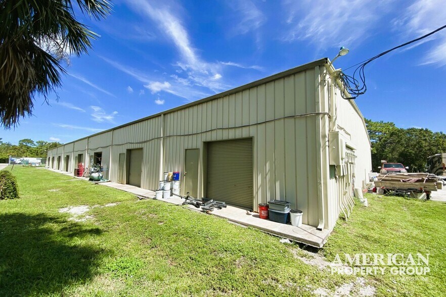 976 S River Rd, Englewood, FL à louer - Photo du bâtiment - Image 2 de 9