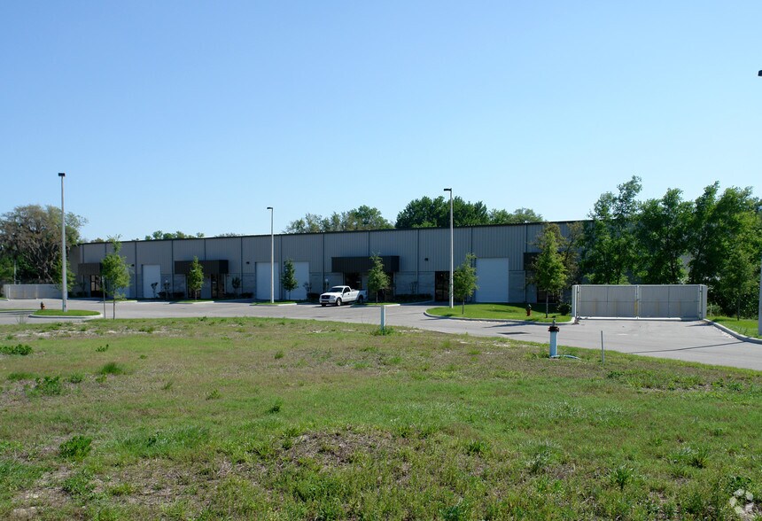 6541 N Orange Blossom Trl, Orlando, FL à louer - Photo du bâtiment - Image 3 de 16