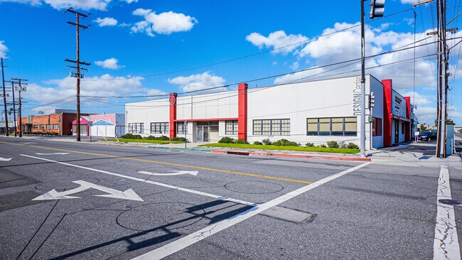 Plus de détails pour 600 Lairport St, El Segundo, CA - Commerce de détail à louer