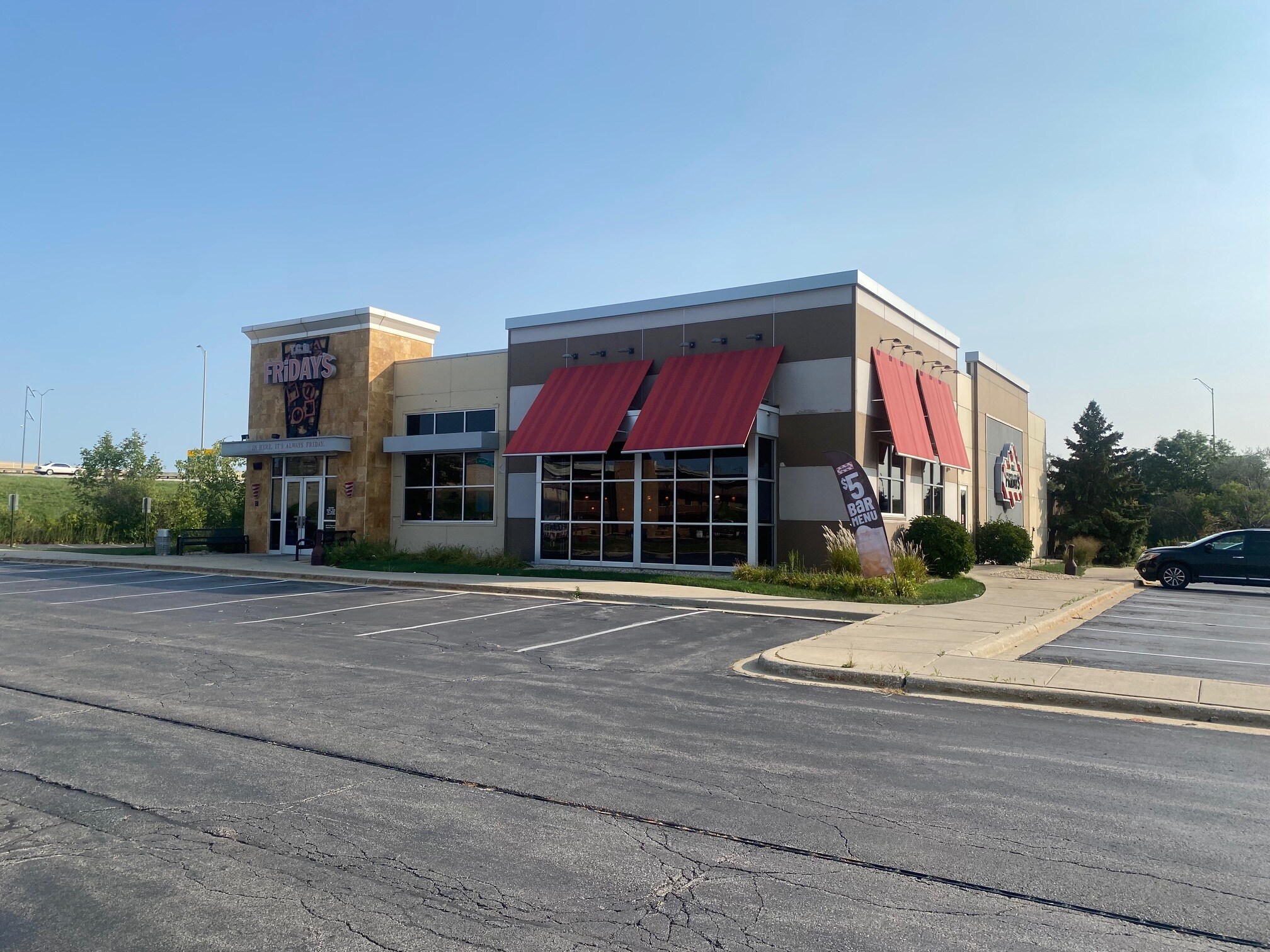 9651 W Higgins Rd, Rosemont, IL for lease Building Photo- Image 1 of 3