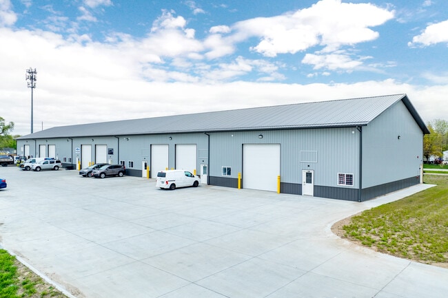 Plus de détails pour 4475 NE 3rd St, Des Moines, IA - Bureau, Industriel à louer