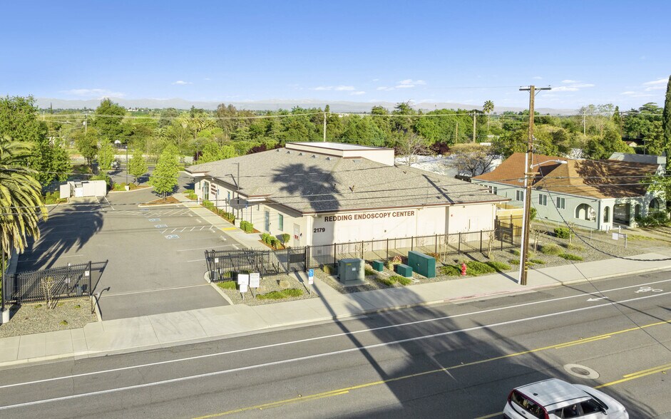 2179 Court St, Redding, CA à vendre - Photo du bâtiment - Image 3 de 16