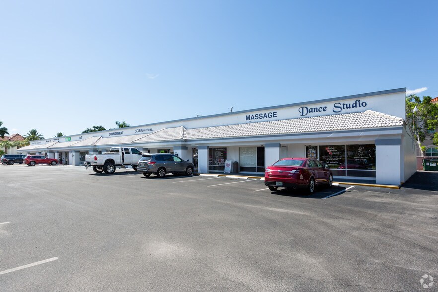 971 Creech Rd, Naples, FL à louer - Photo du bâtiment - Image 3 de 3