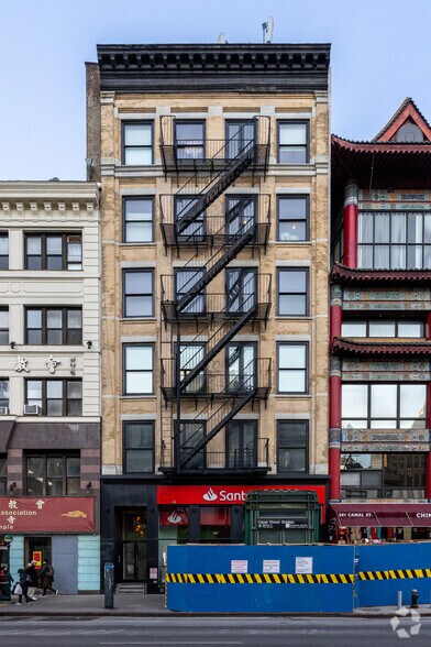 243 Canal St, New York, NY à louer - Photo du bâtiment - Image 3 de 5