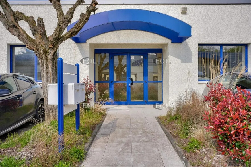 Flex dans Saint-Genis-Laval à louer - Photo du bâtiment - Image 2 de 7