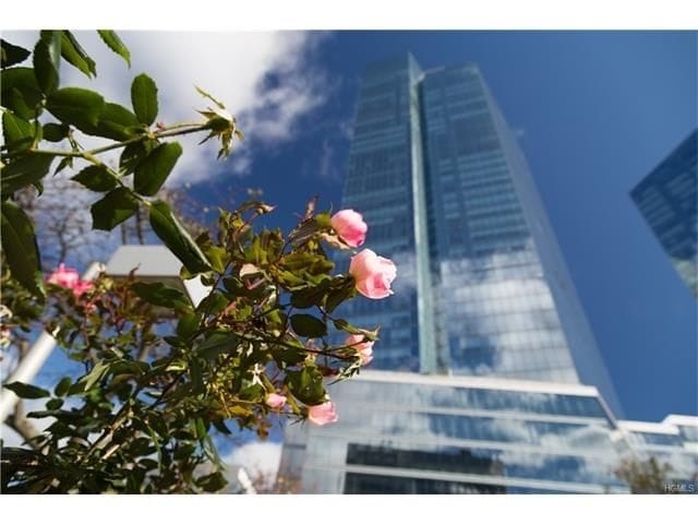 1 Renaissance Sq, White Plains, NY for sale - Building Photo - Image 3 of 16