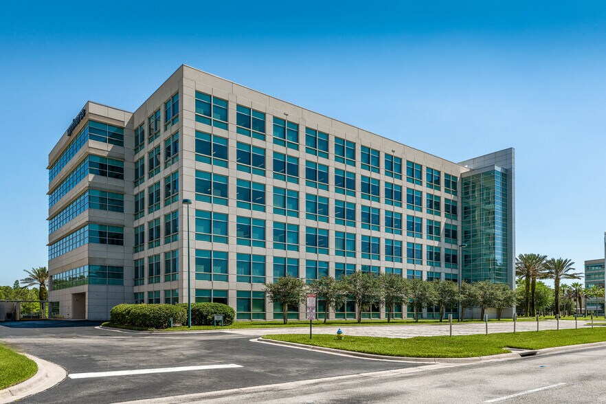 8125 Highwoods Palm Way, Tampa, FL à vendre - Photo du bâtiment - Image 1 de 20