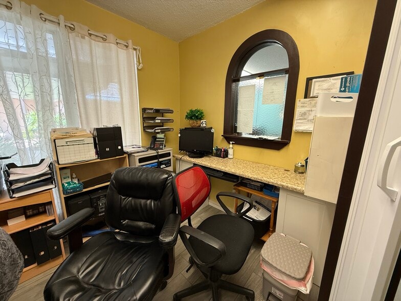 500 Memorial Cir, Ormond Beach, FL for sale - Interior Photo - Image 3 of 18