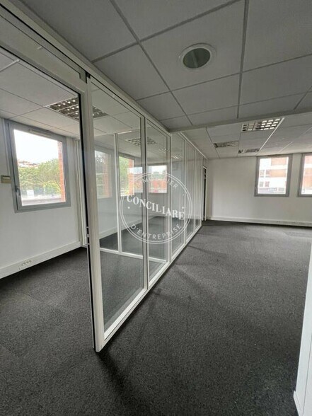 1 Place Auguste Albert, Toulouse for lease - Interior Photo - Image 3 of 10