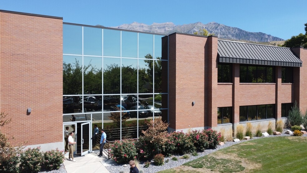 500-560 E Timpanogos Cir, Orem, UT à louer - Photo du bâtiment - Image 2 de 25