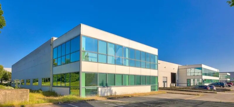 Flex in Chilly-Mazarin for lease Building Photo- Image 1 of 15