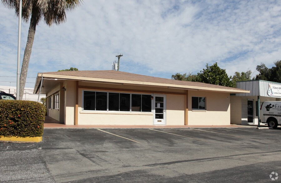 12717 Mcgregor Blvd, Fort Myers, FL à vendre - Photo du bâtiment - Image 2 de 9