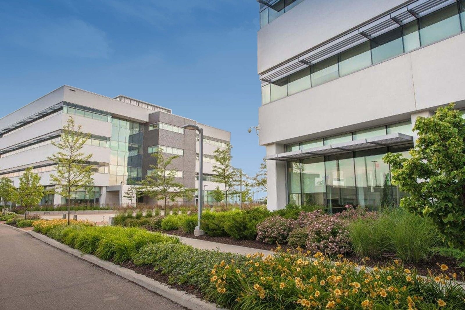 2220 University Ave E, Waterloo, ON à louer Photo principale- Image 1 de 4