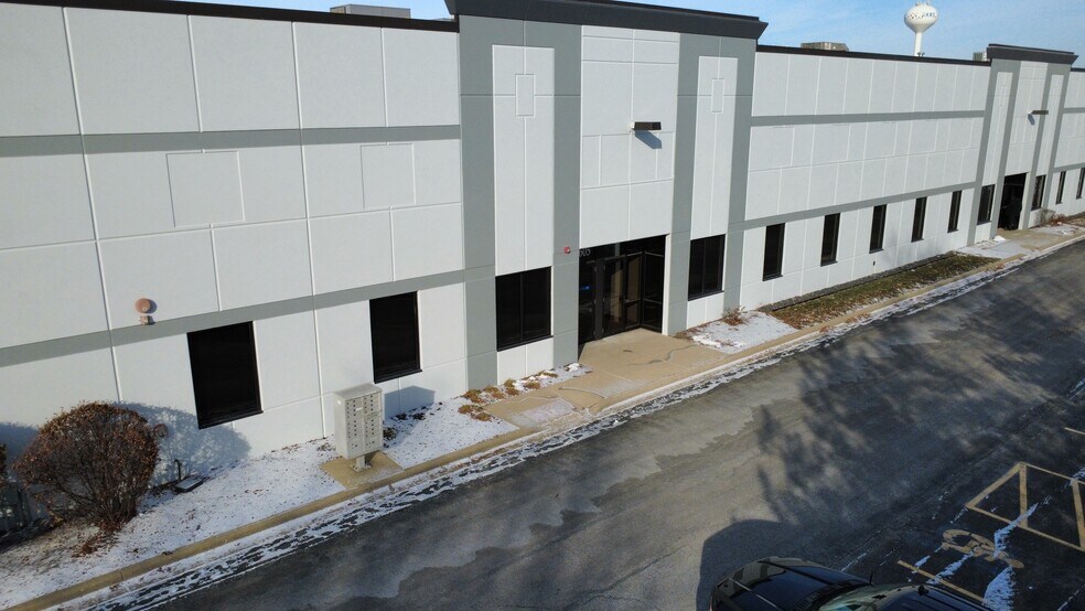 1601-1627 Rock Creek Blvd, Joliet, IL à louer - Photo du bâtiment - Image 2 de 15