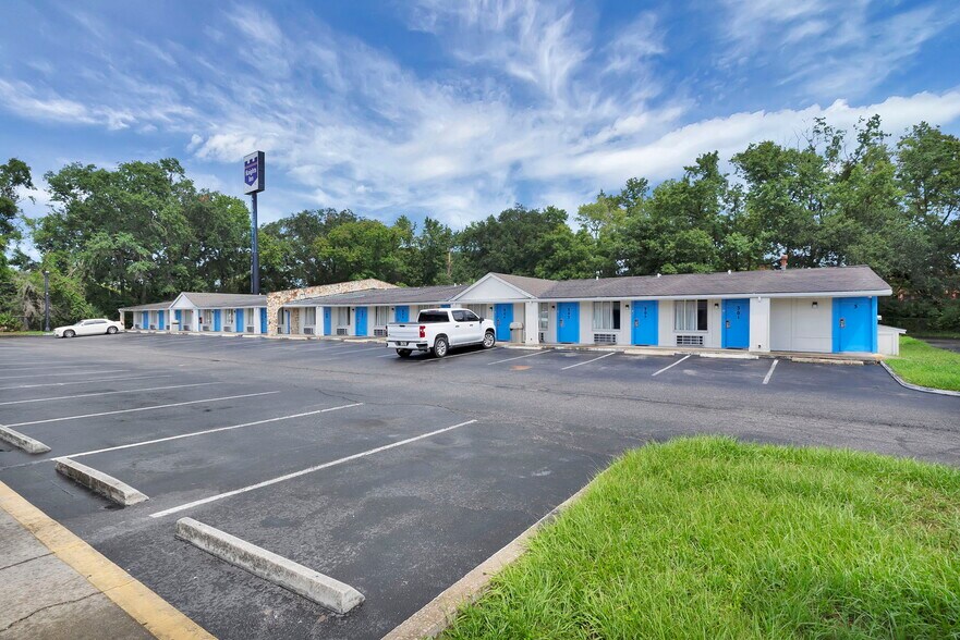 8285 Dix Ellis Trl, Jacksonville, FL à vendre - Photo du bâtiment - Image 3 de 10