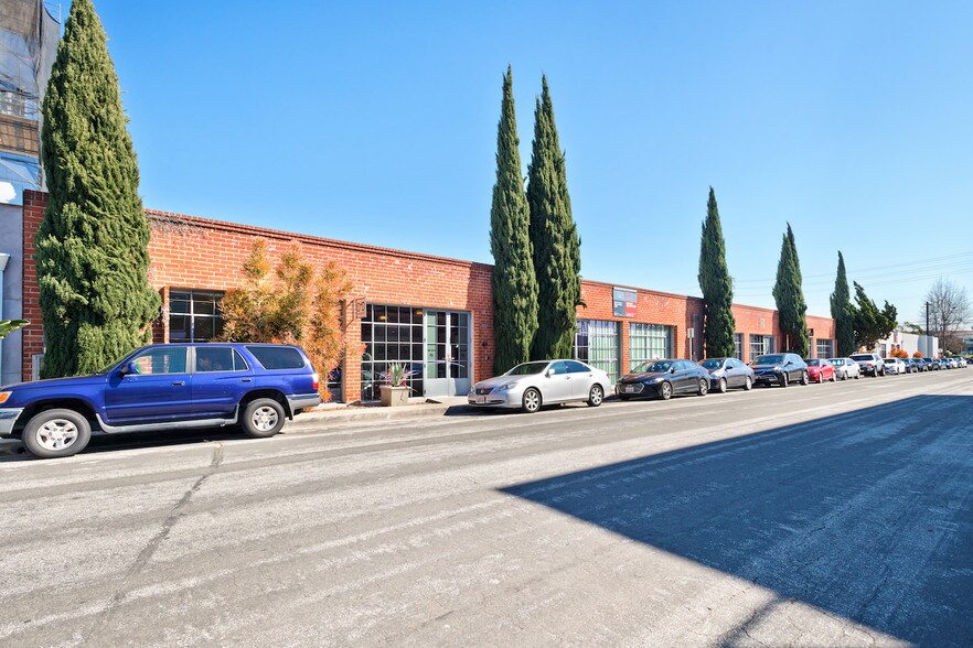 1727-1731 Berkeley St, Santa Monica, CA à louer - Photo du bâtiment - Image 3 de 17